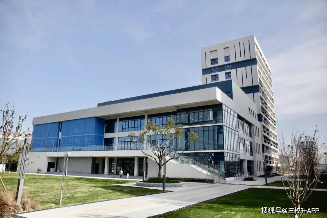 上海电子信息职业技术学院 科技与人文交融的现代化校园